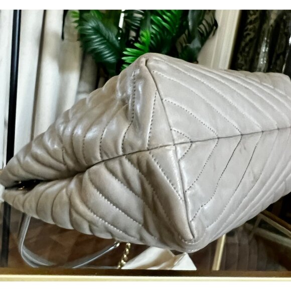 AUTHENTIC TORY BURCH GREY QUILTED LEATHER LARGE KIRA SHOULDER BAG - Picture 7 of 13
